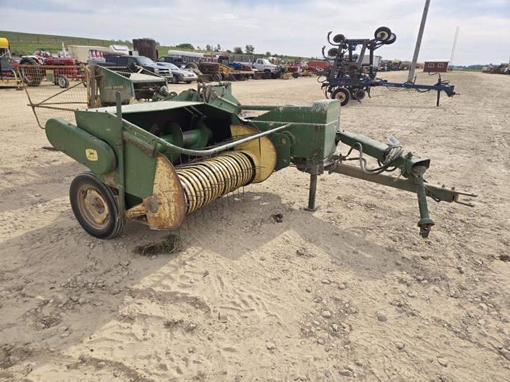 john-deere-24t-image-3