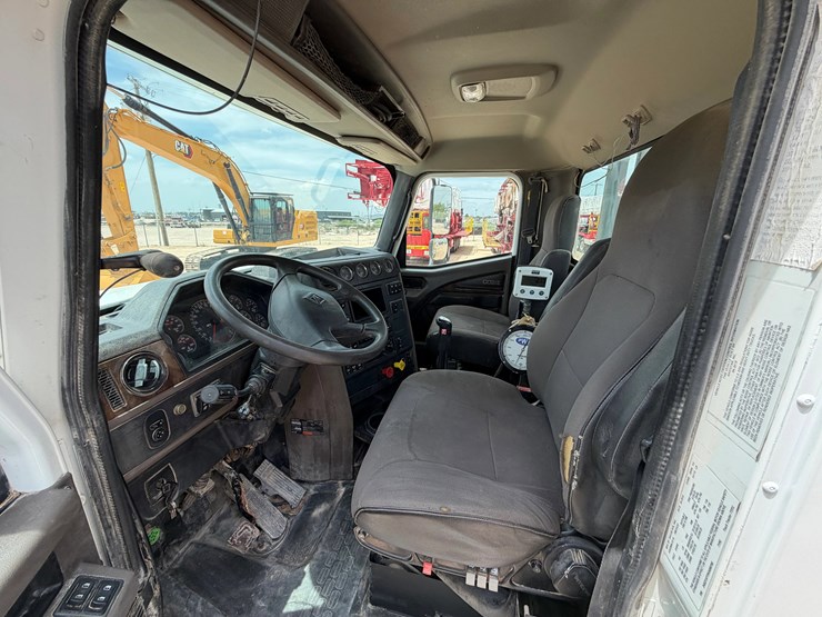 2019-international-hx620-image-21