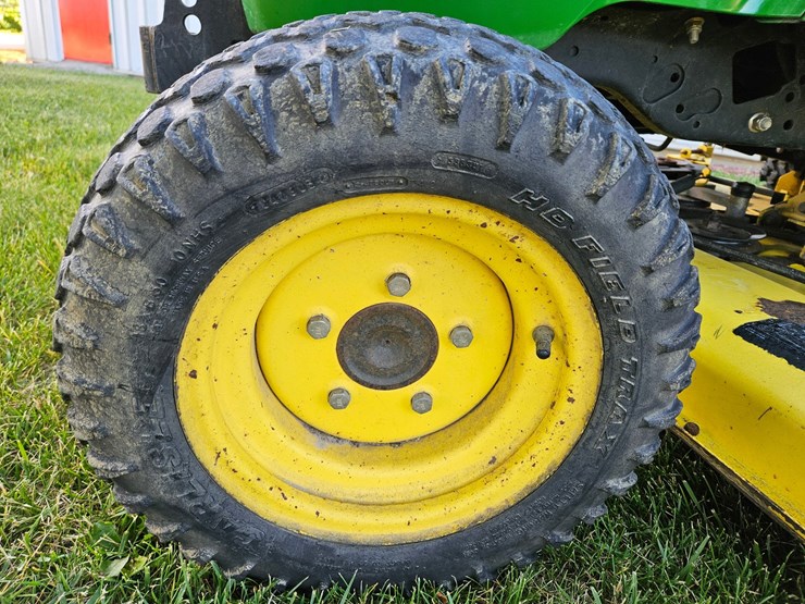 john-deere-x585-image-9
