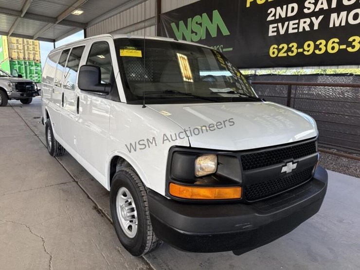 2015-chevrolet-express-2500-image-2