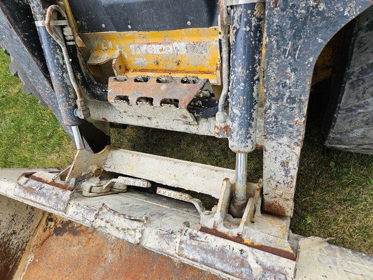 deere-326d-image-13