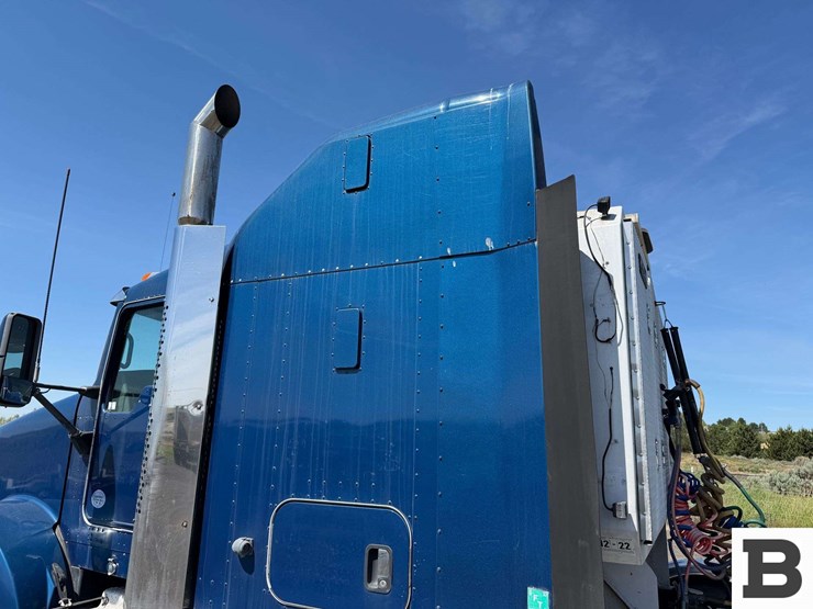 2015-kenworth-t800-image-17
