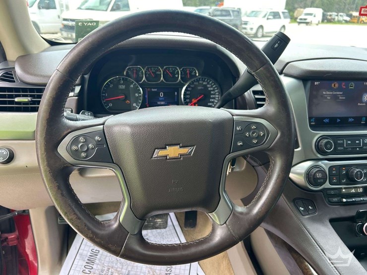 2015-chevrolet-suburban-image-11