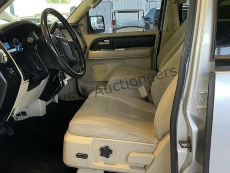 2015-ford-expedition-image-21