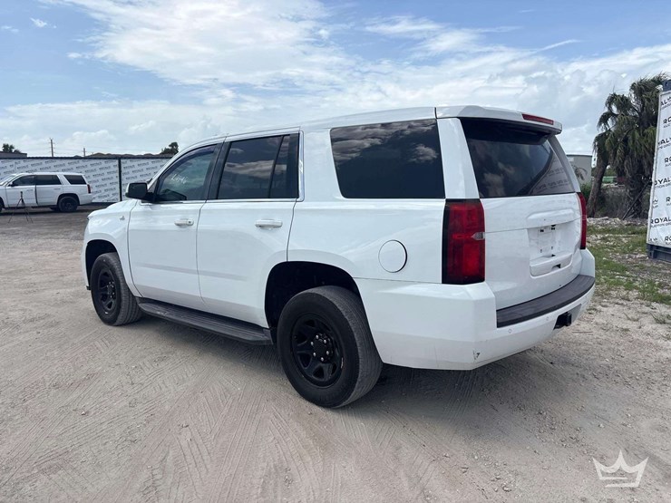 2016-chevrolet-tahoe-image-2