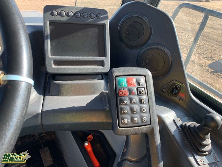 2019-deere-310e-image-12