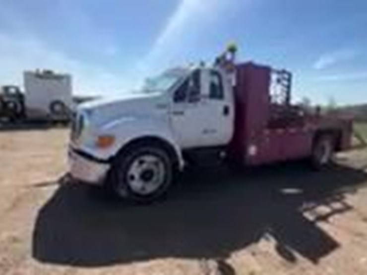 2007-ford-f650-image-1