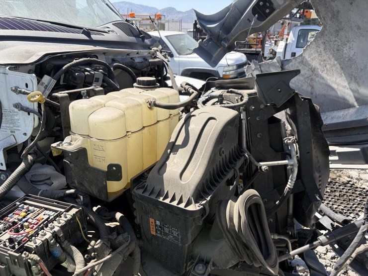 2023-ford-f650-image-8