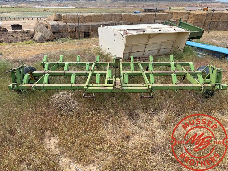 john-deere-12-image-2