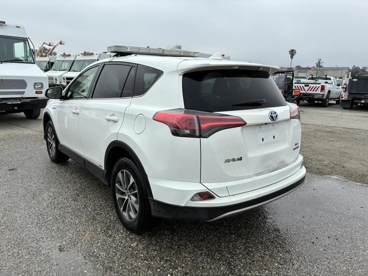 2018-toyota-rav4-image-4