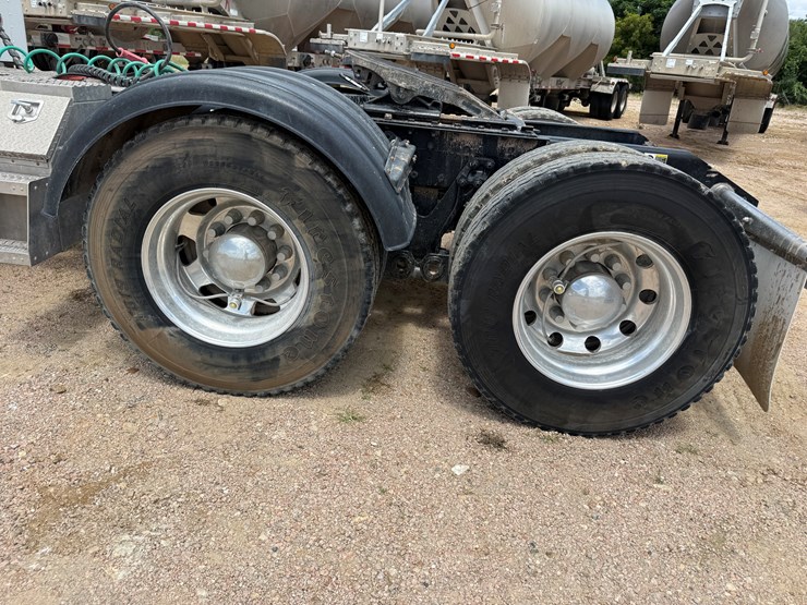 2016-kenworth-t800-image-16