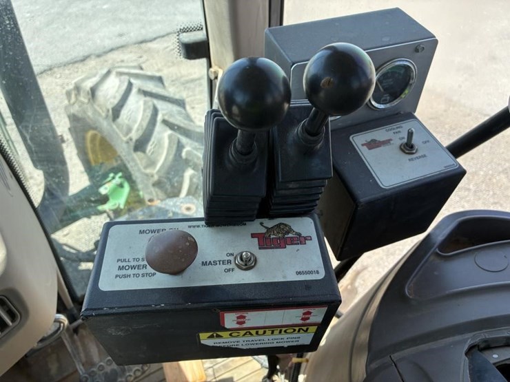 2009-john-deere-6230-image-27