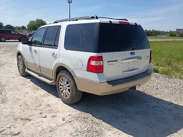 2010-ford-expedition-image-5