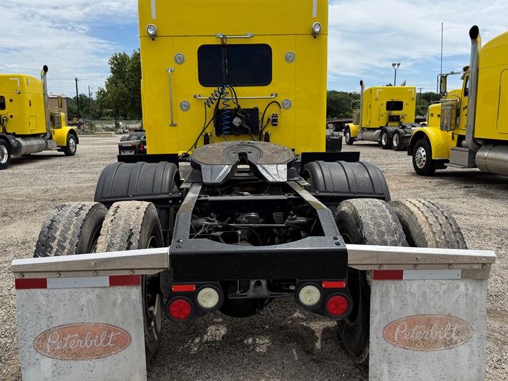 2013-peterbilt-389-image-6