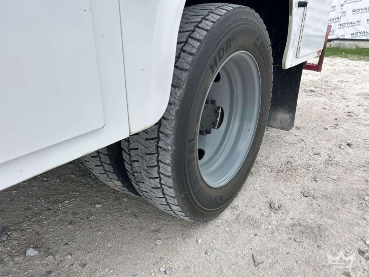 2016-ford-f550-image-38