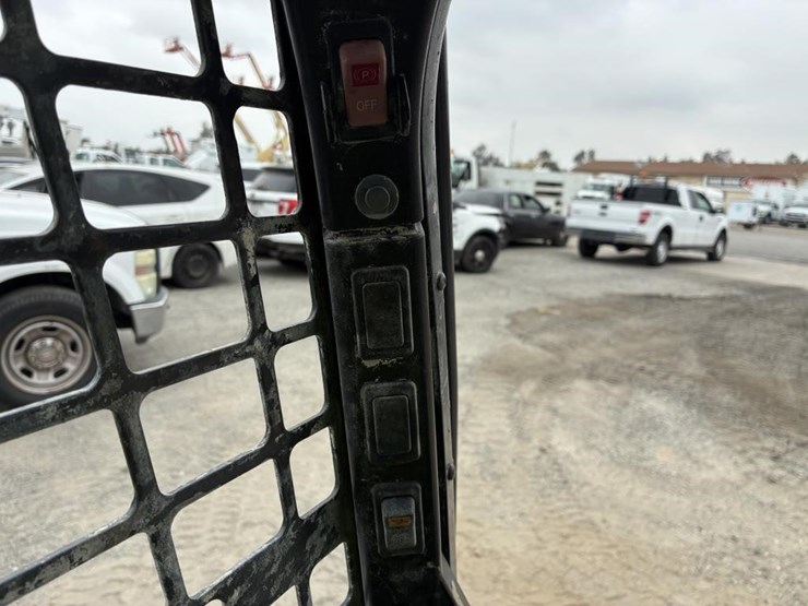 2020-bobcat-t590-image-18