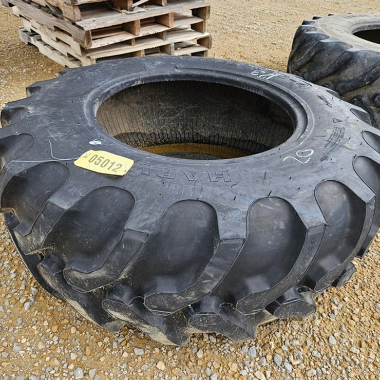 #5012 • Harvest King 17.5L-24 Tire