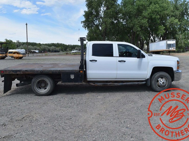 2015-chevrolet-3500-image-10