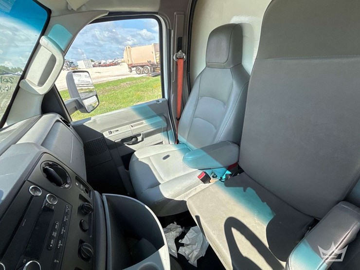 2019-ford-e350-image-18