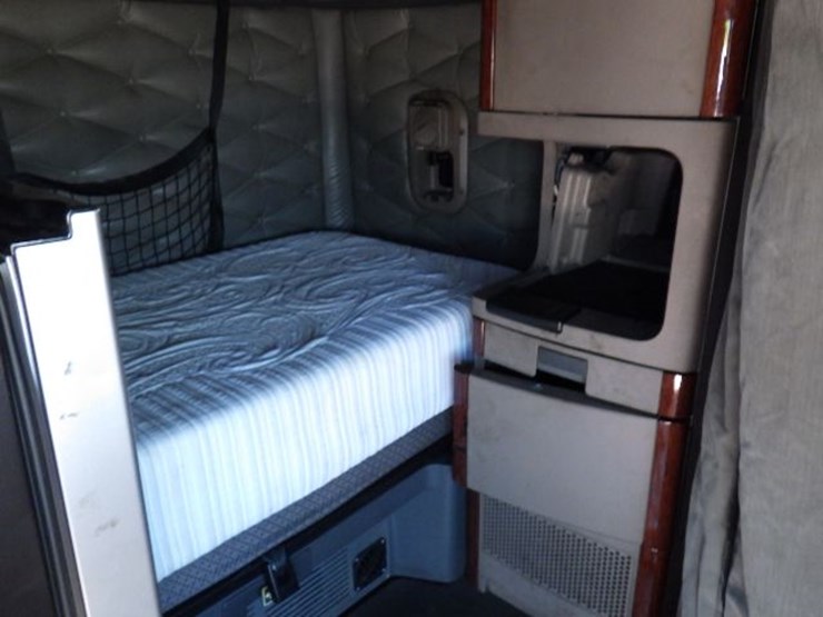 2014-freightliner-cascadia-125-evolution-image-5