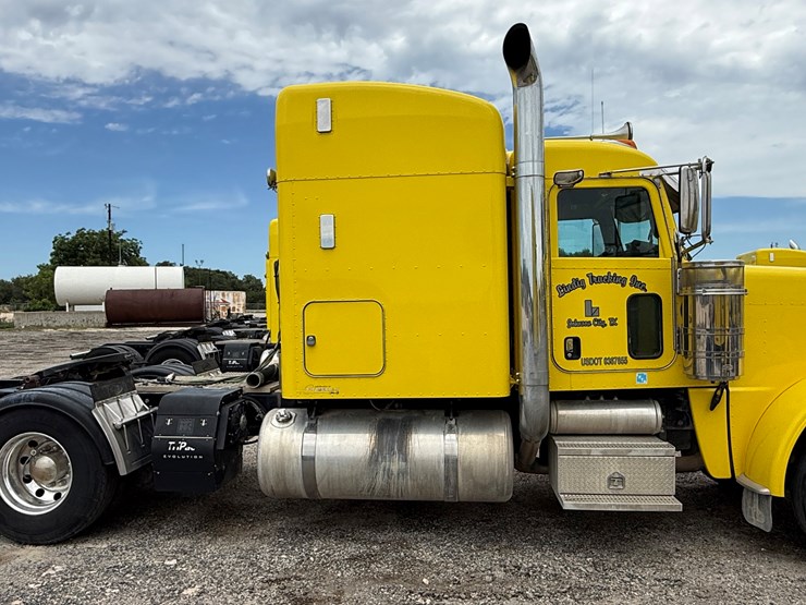 2014-peterbilt-389-image-4