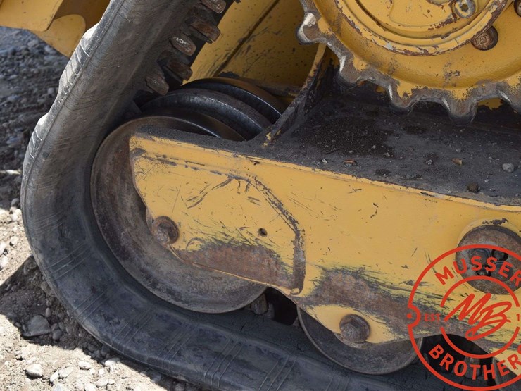 2016-caterpillar-d2-image-26