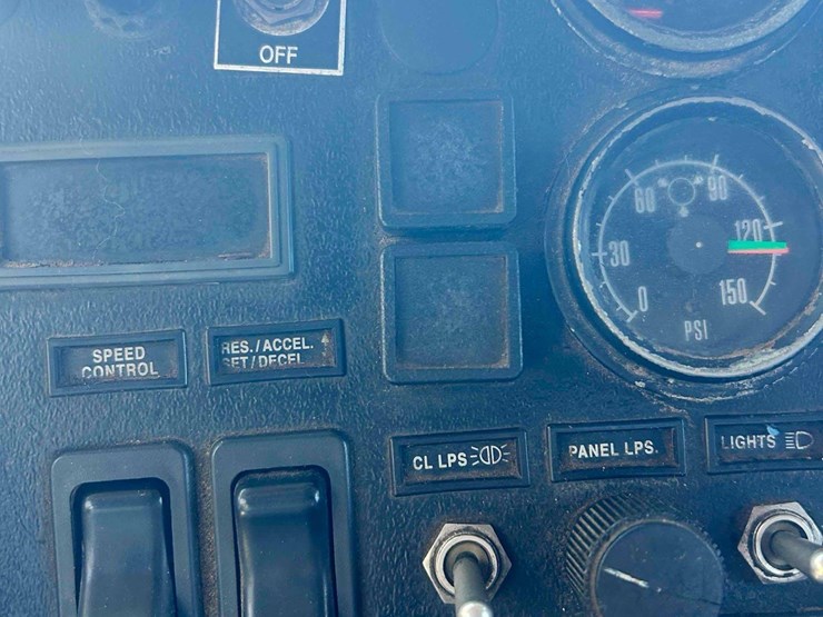 2001-mack-rd688s-image-44