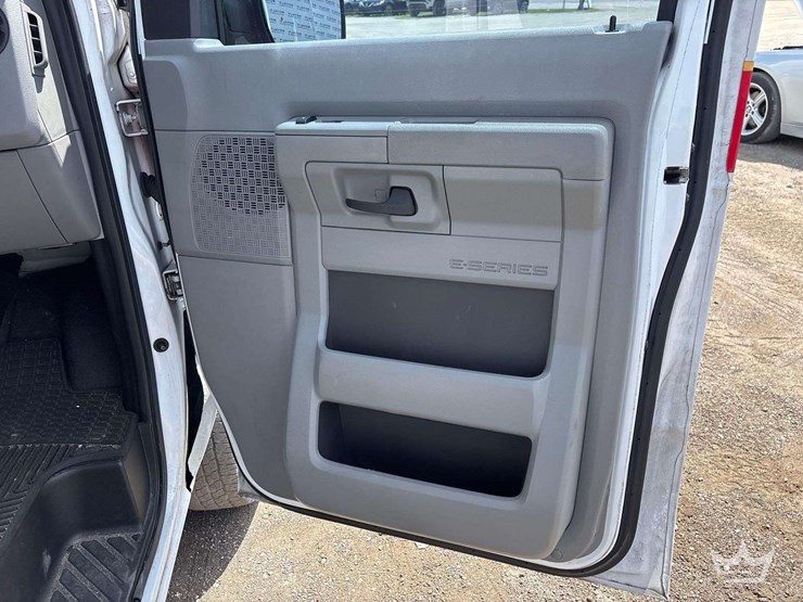 2014-ford-e-150-cargo-van-image-20