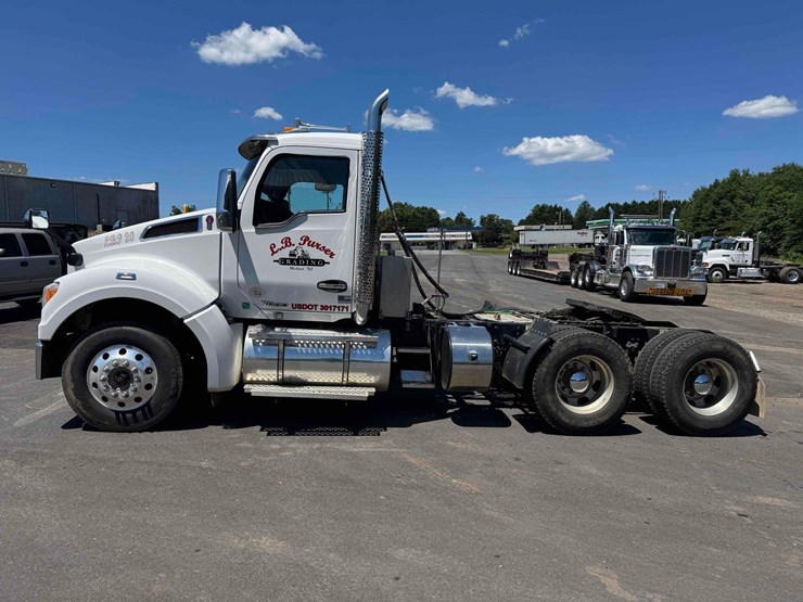 2021-kenworth-t880-image-2