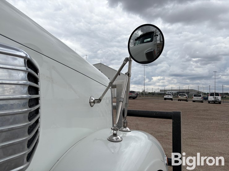 2017-freightliner-coronado-132-image-15
