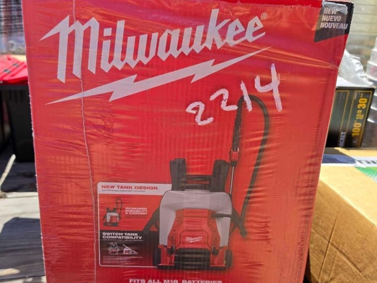 2214---milwaukee-m18-4---gallon-sprayer-image-1