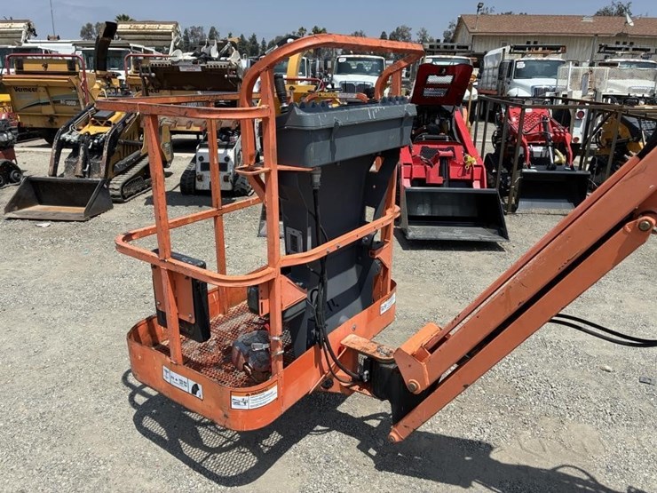 2012-jlg-e400ajpn-image-8