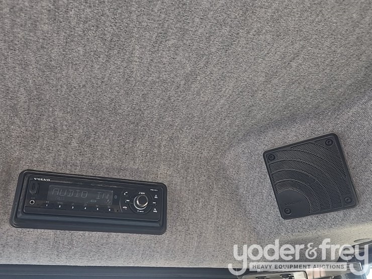 2023-volvo-a25g-image-58