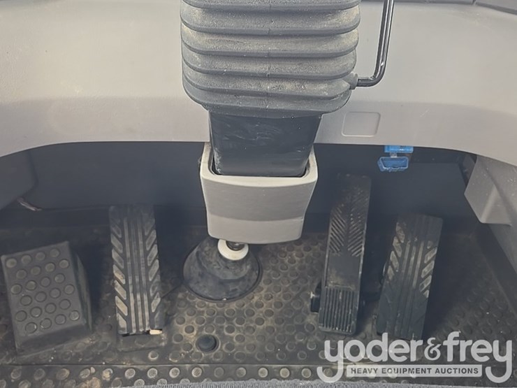 2023-volvo-a25g-image-61