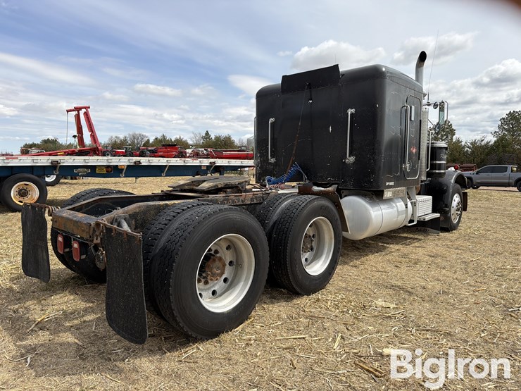 1983-peterbilt-359-image-5