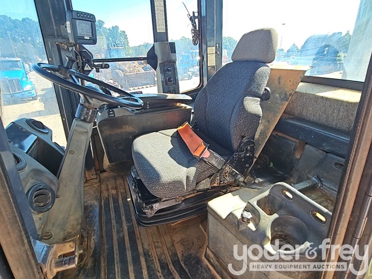 2014-deere-524k-image-25