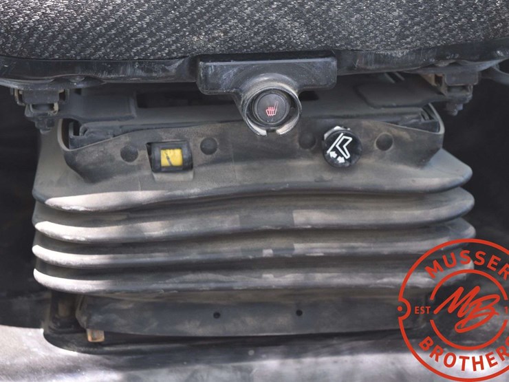 2016-caterpillar-d2-image-54