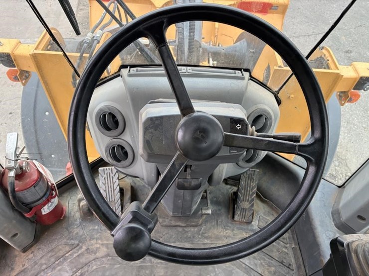 2019-deere-624l-image-18