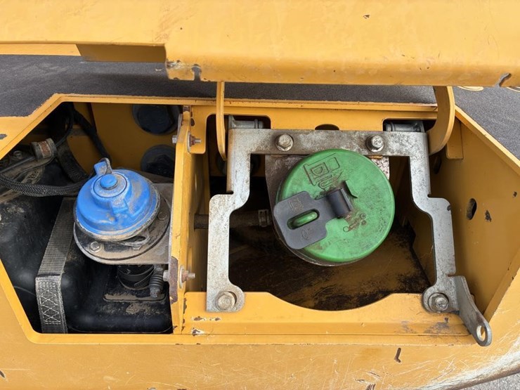 2020-deere-624l-image-16