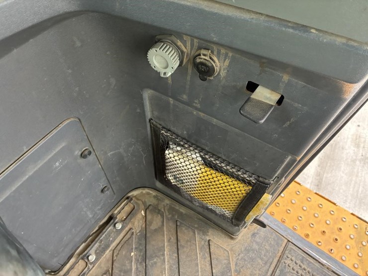 2019-deere-624l-image-27