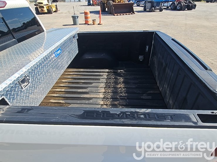 2022-chevrolet-1500-image-26