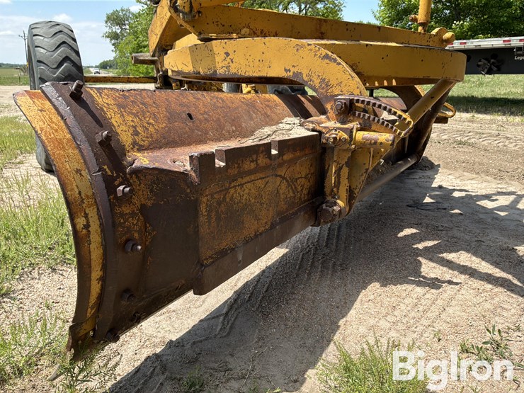 caterpillar-12-image-15
