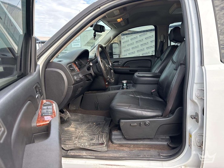 2007-chevrolet-silverado-3500hd-4x4-crew-cab-flatbed-truck-image-12