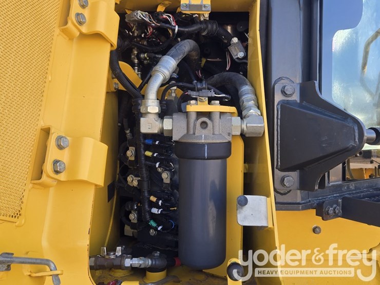 2022-komatsu-d61px-24-image-24