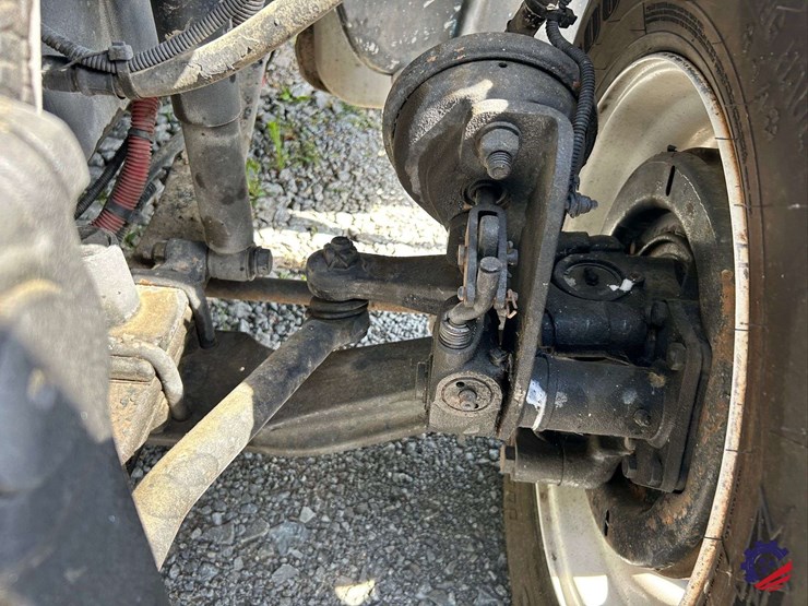 2010-freightliner-m2-106-image-91
