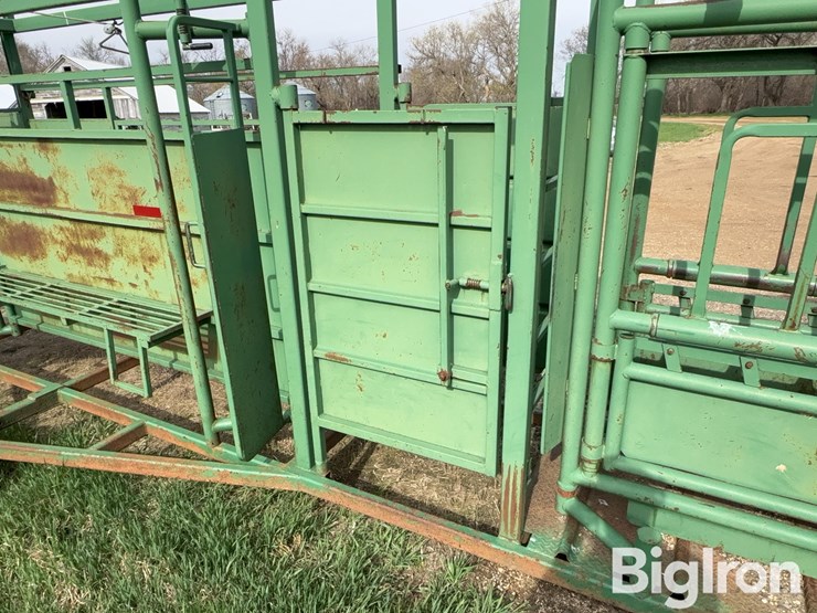 real-tuff-portable-working-chute-w/-crowding-tub-image-18