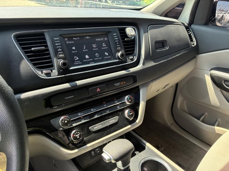 2021-kia-sedona-image-17