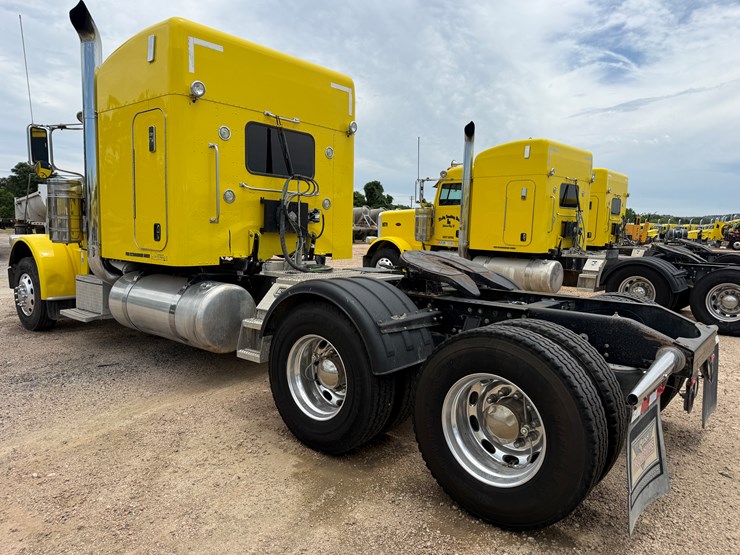 2014-peterbilt-389-image-7