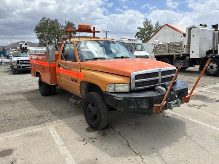 1999-dodge-ram-3500-image-2
