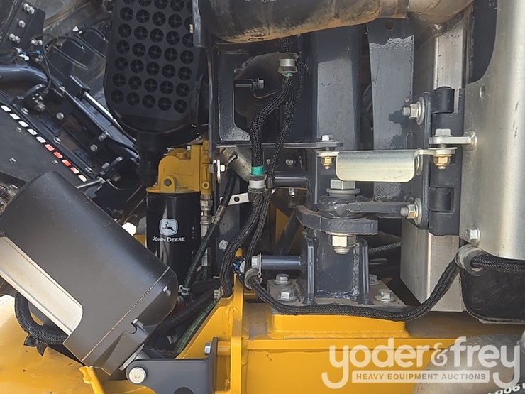 2023-deere-260e-image-32